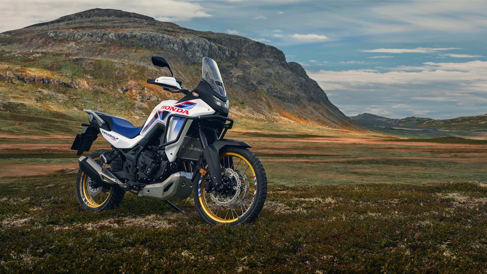 Honda XL750 Transalp, vista tres cuartos